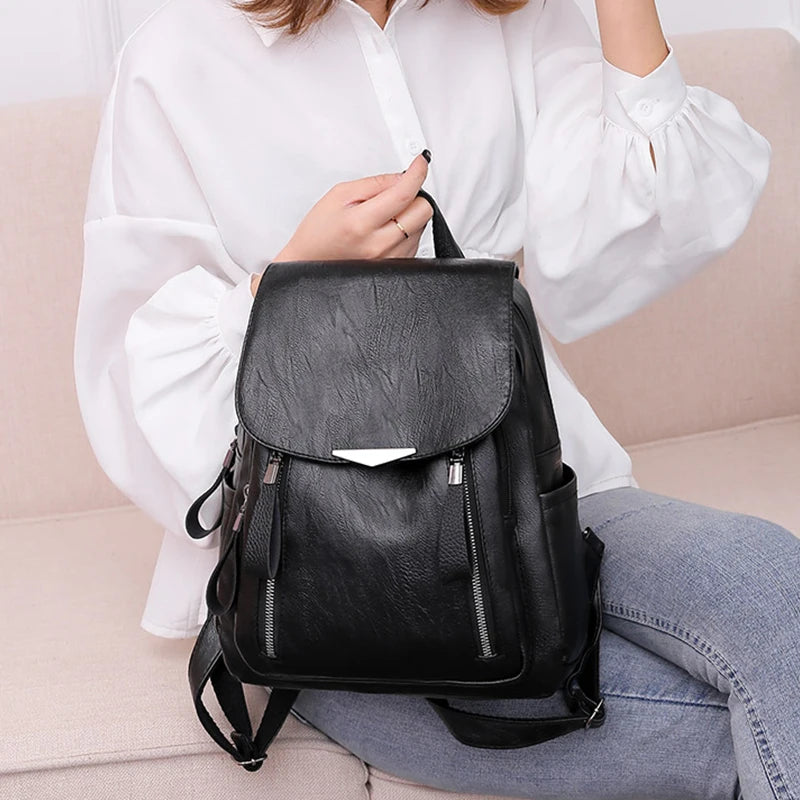 Women’s structured leather backpack