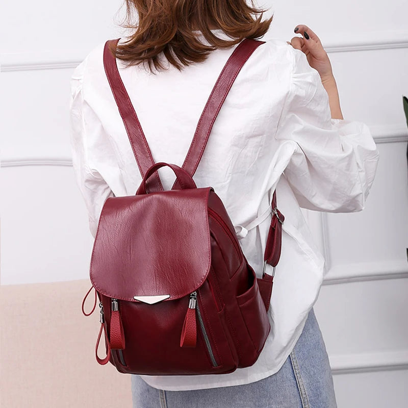 Women’s structured leather backpack