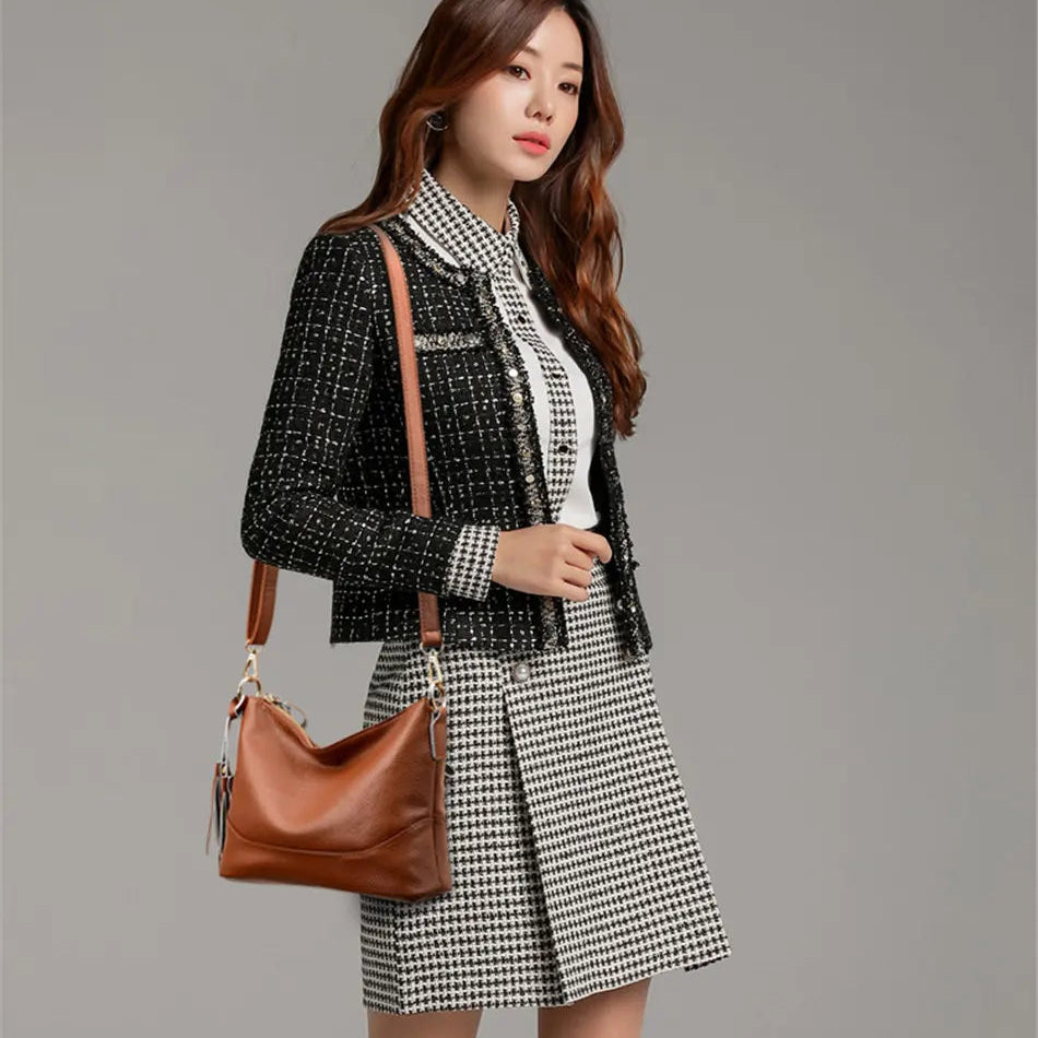 Leather shoulder handbag