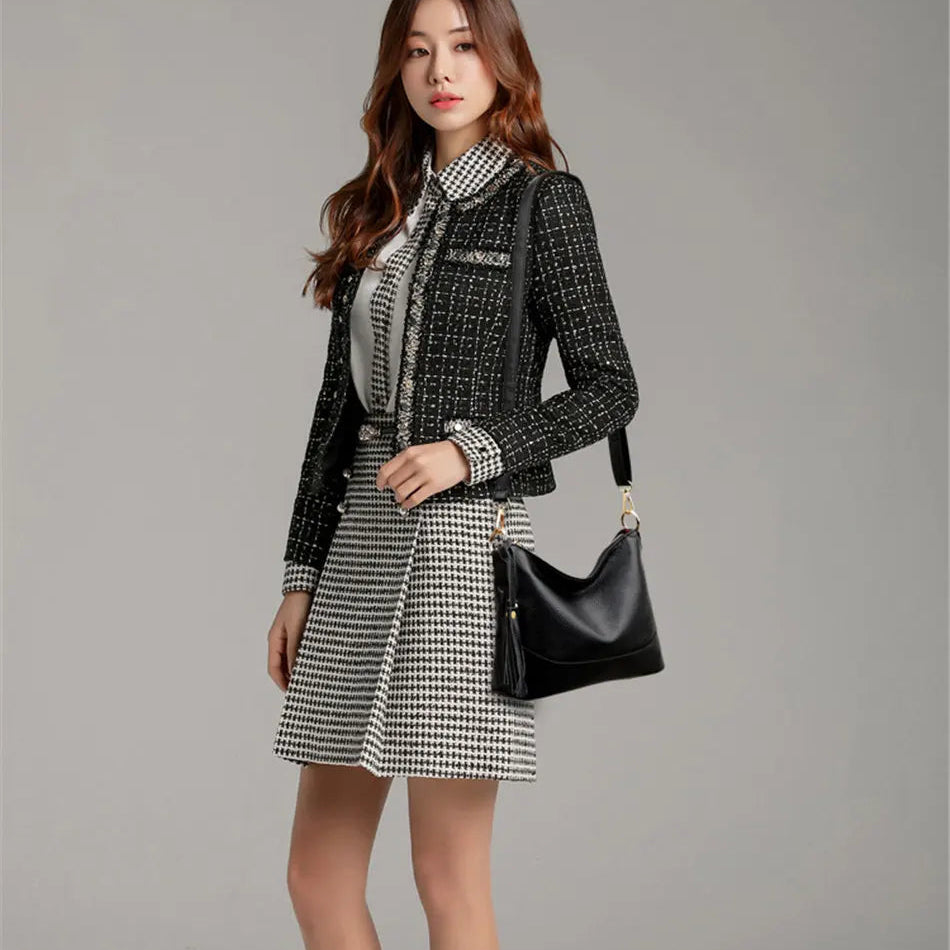 Leather shoulder handbag