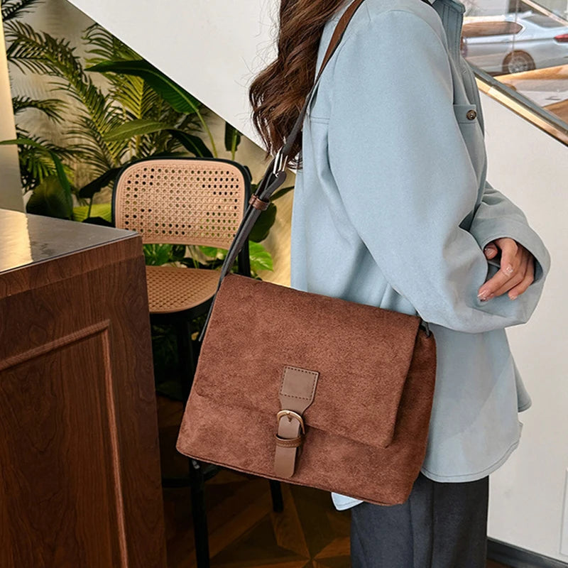 Shoulder bag in suede