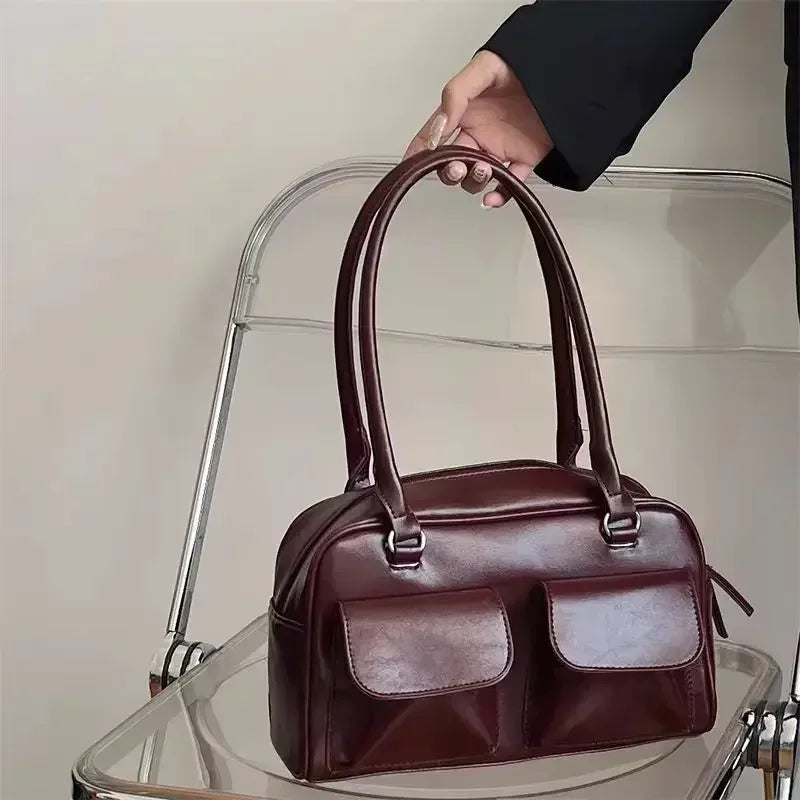 Feminine leather shoulder bag