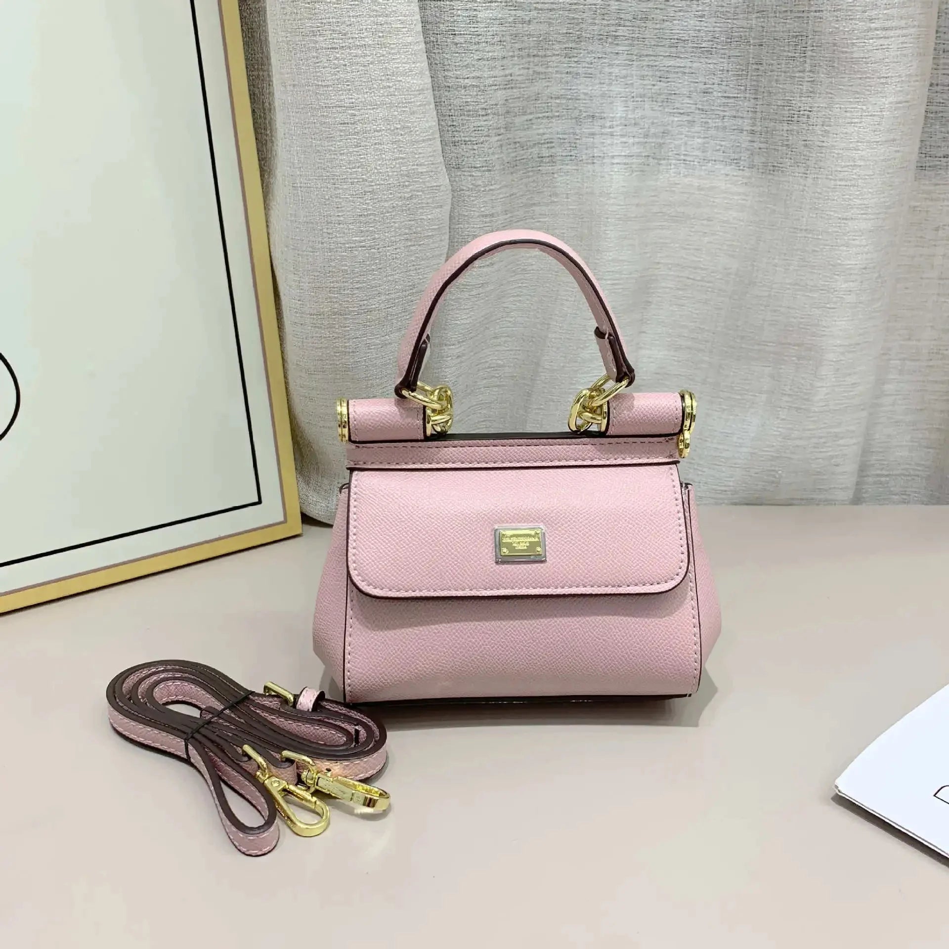 Elegant leather handbag