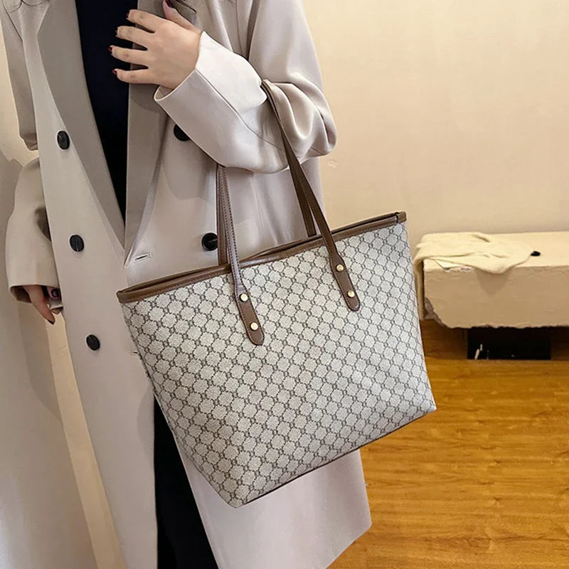 Large capacity leather shoulder tote bag