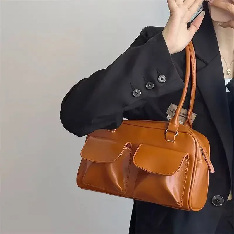 Feminine leather shoulder bag