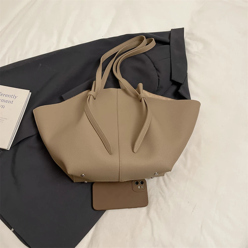 Modern leather tote bag
