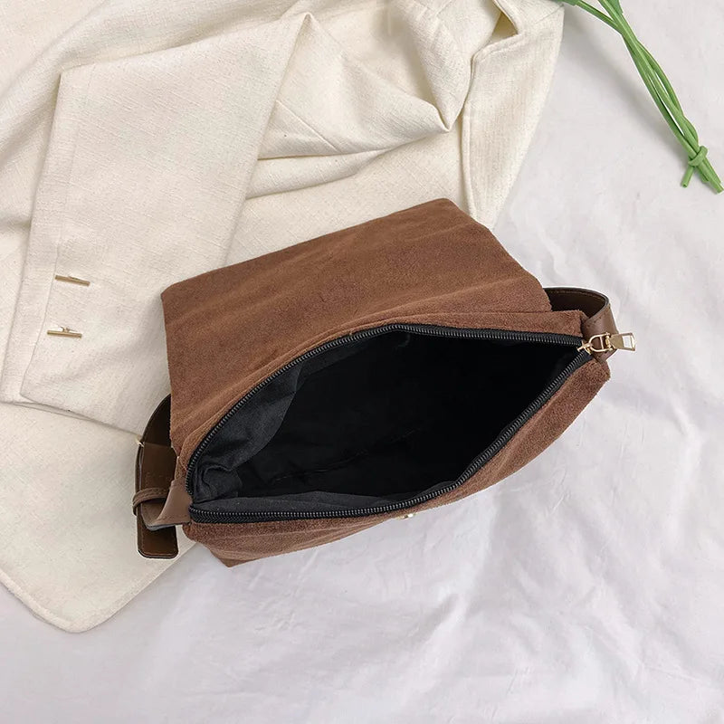 Shoulder bag in suede