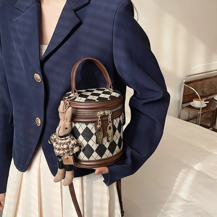 Vintage leather shoulder bag