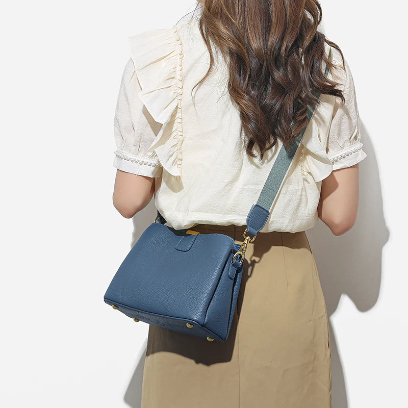 Soft leather handbag with zipper