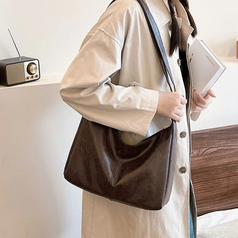 Shoulder leather tote bag