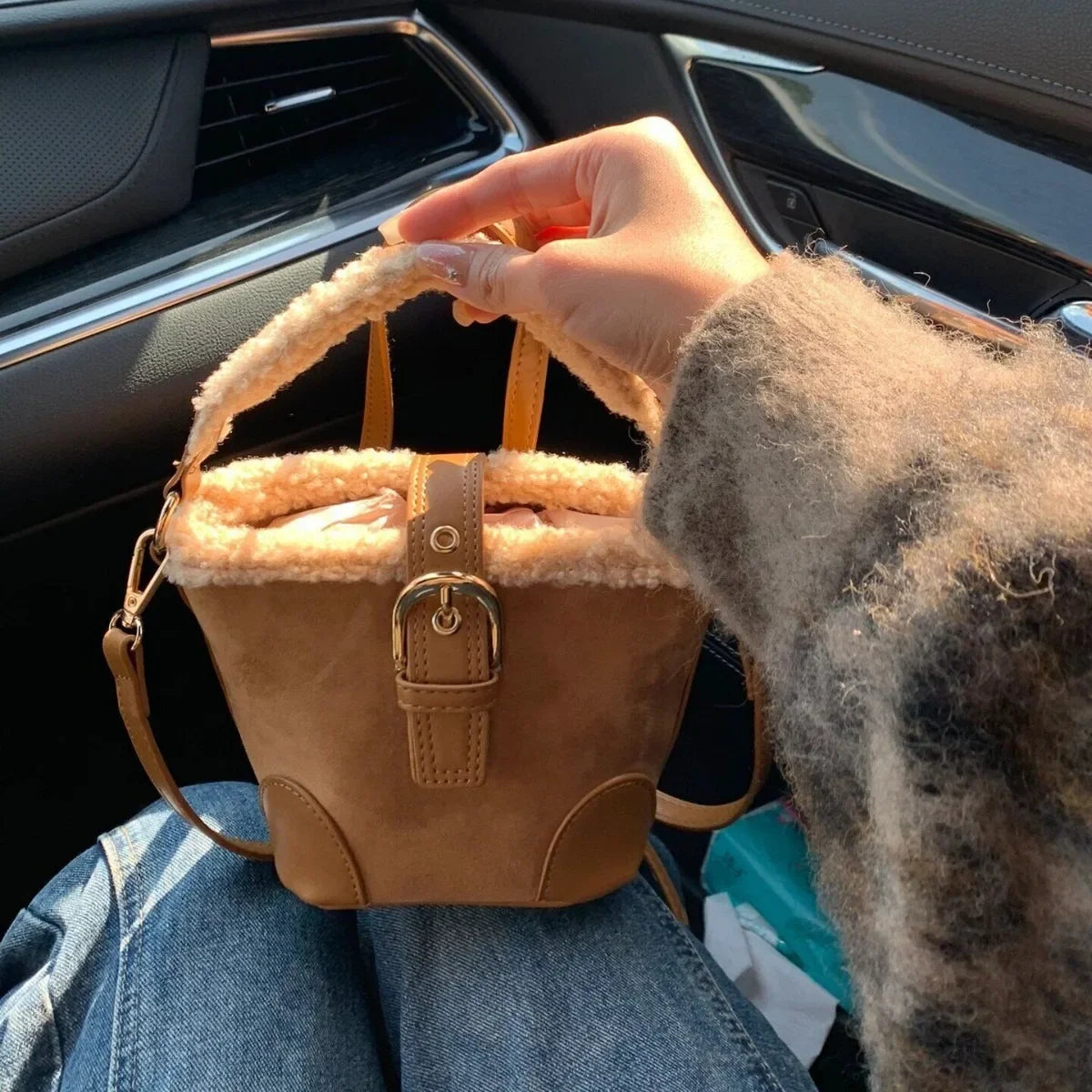 Bucket suede handbag with fake fur