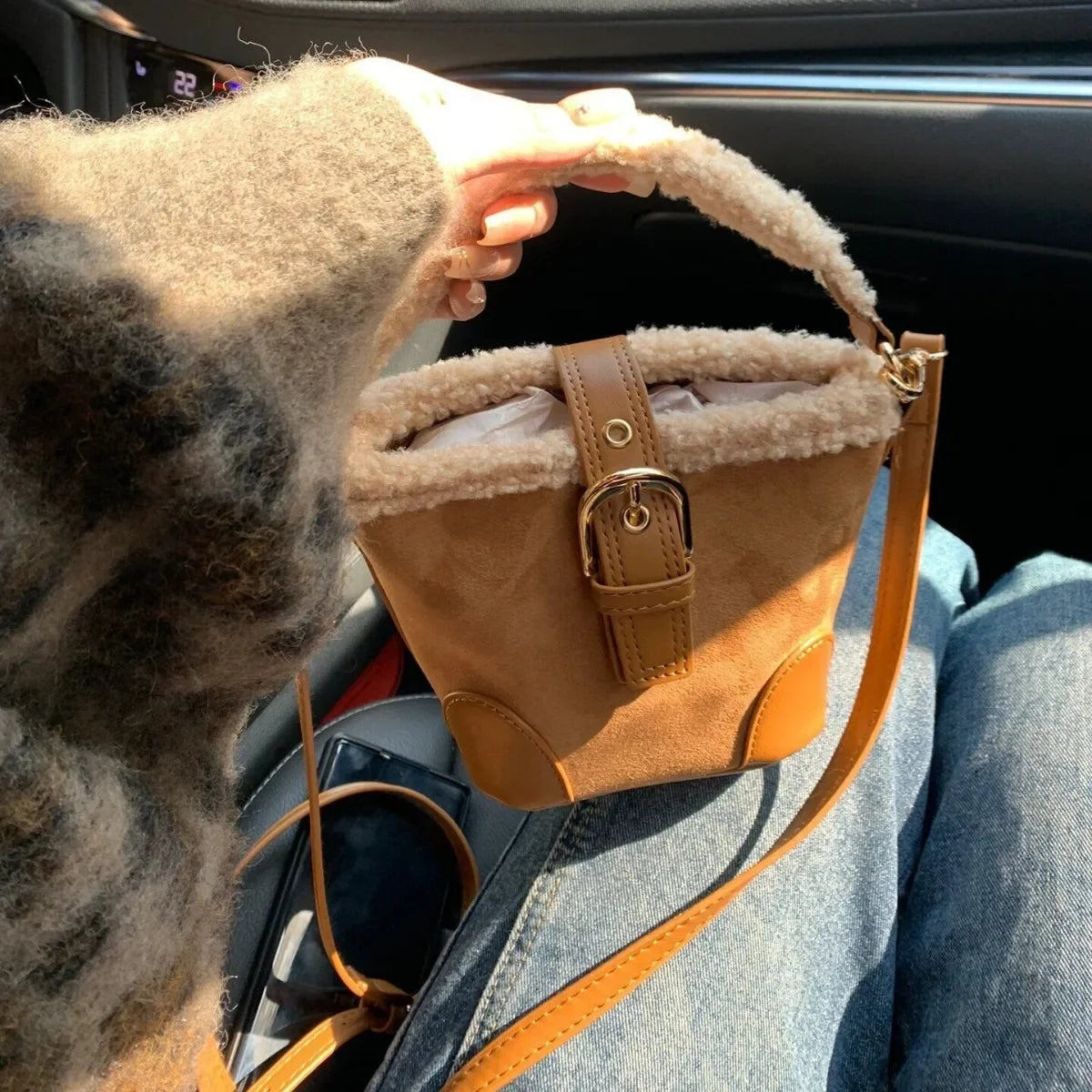 Bucket suede handbag with fake fur