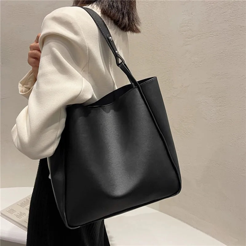 Black shoulder leather tote bag