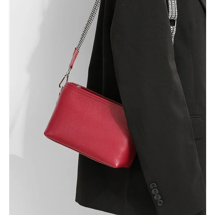 Sleek leather shoulder handbag