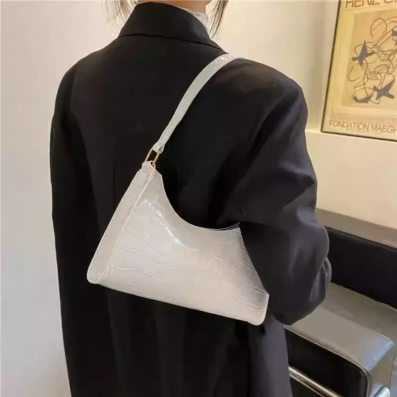 Chic leather shoulder bag