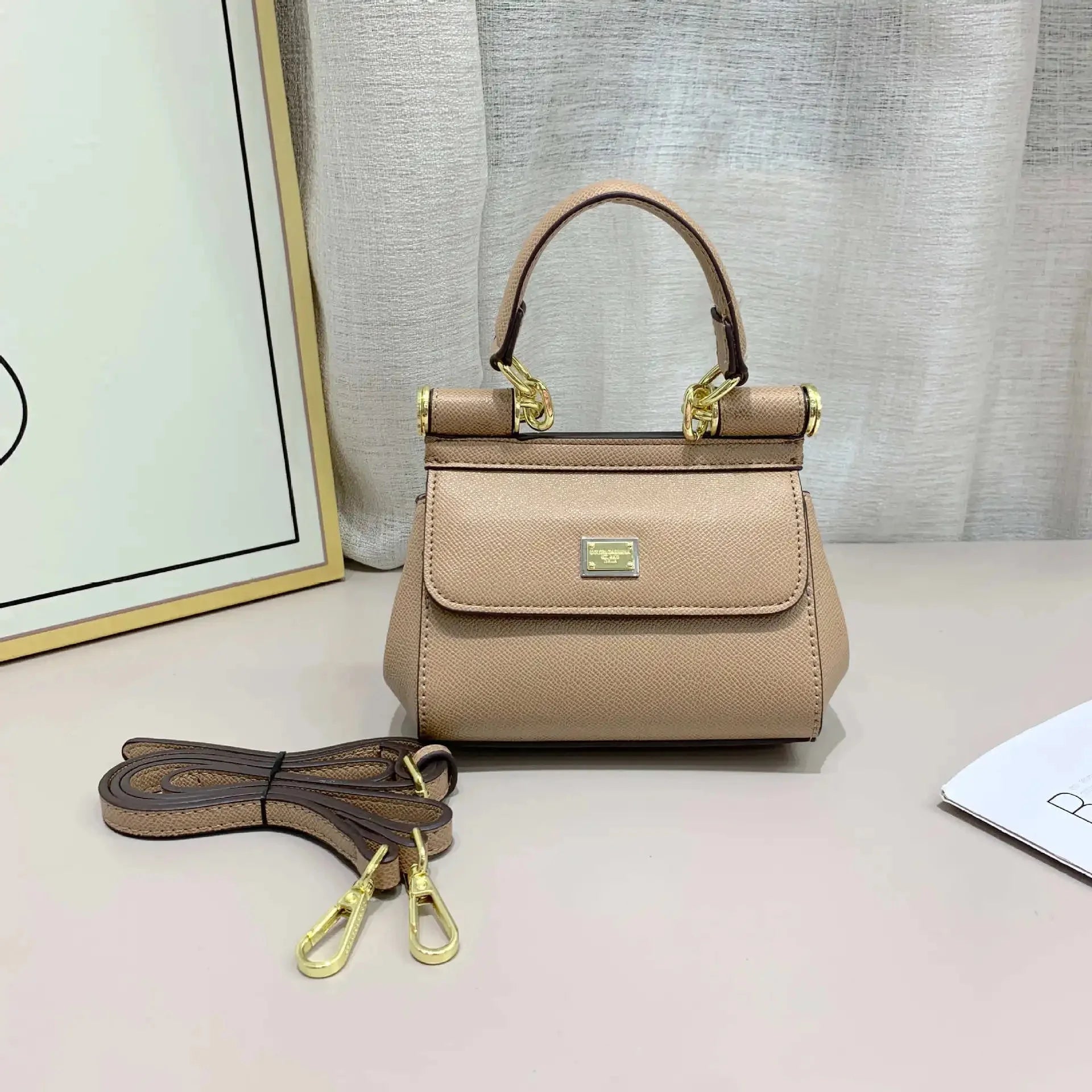 Elegant leather handbag