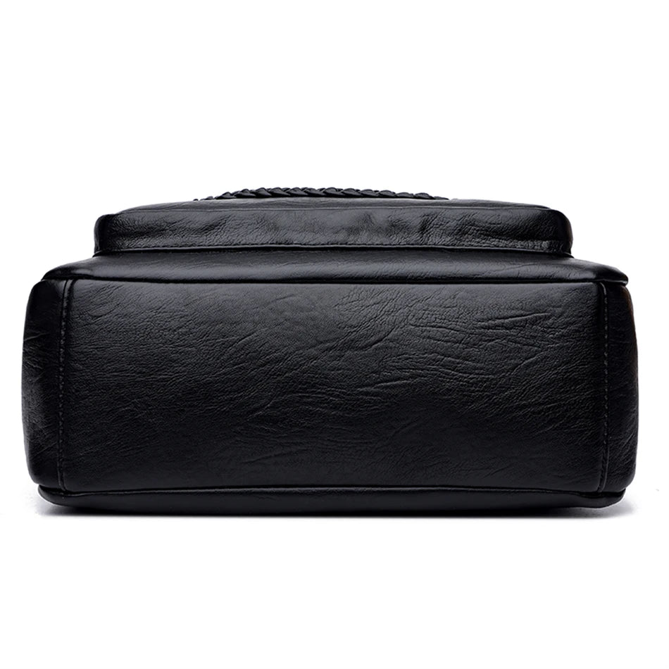 Leather shoulder bag with adjustable strap