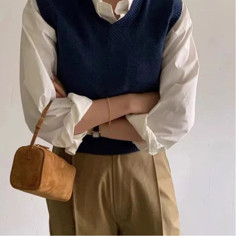 Chic suede purse for night outings