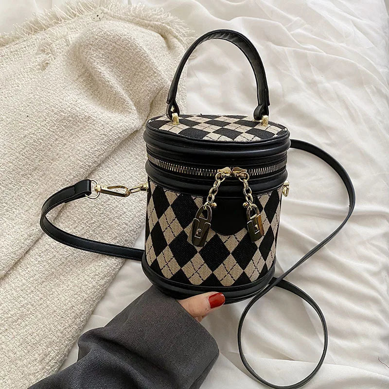 Vintage leather shoulder bag