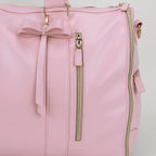 Elegant leather holdall with shoulder strap