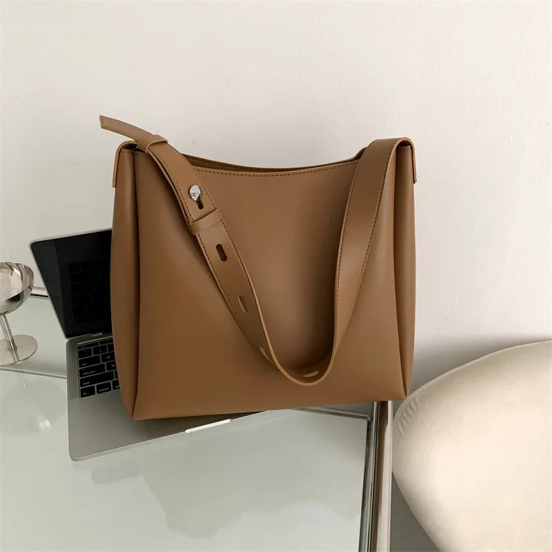 Elegant women's leather tote bag