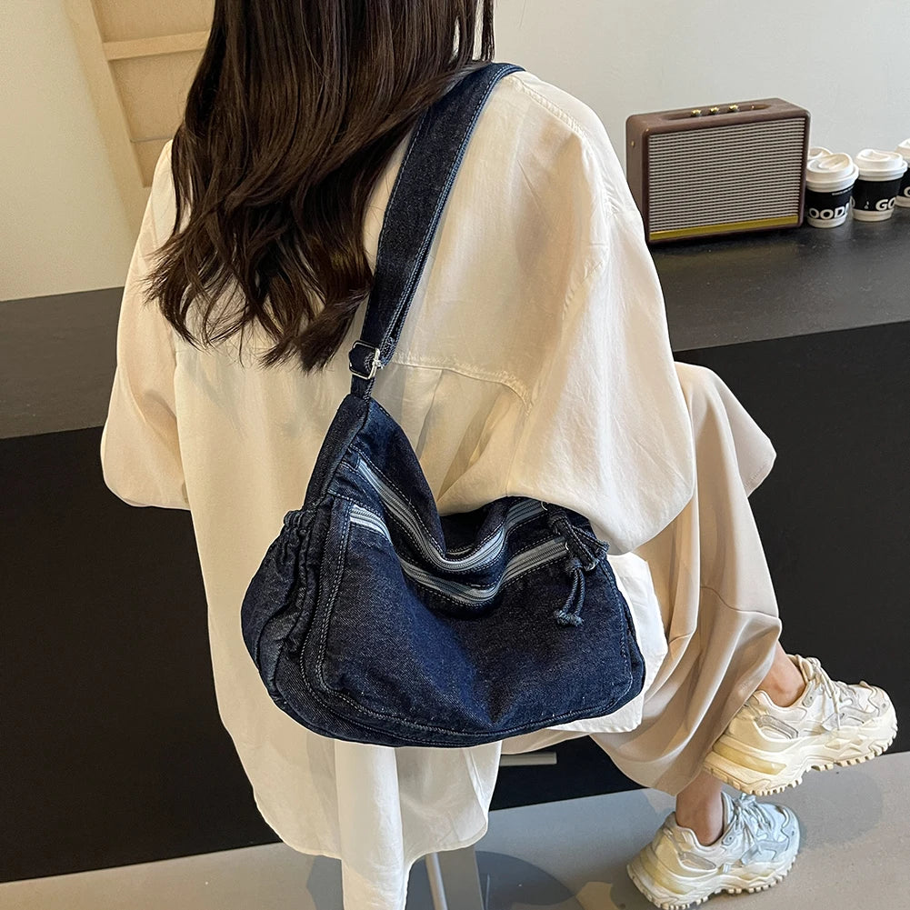 Classic denim shoulder handbag with zipper closure
