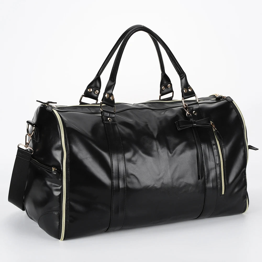 Elegant leather holdall with shoulder strap