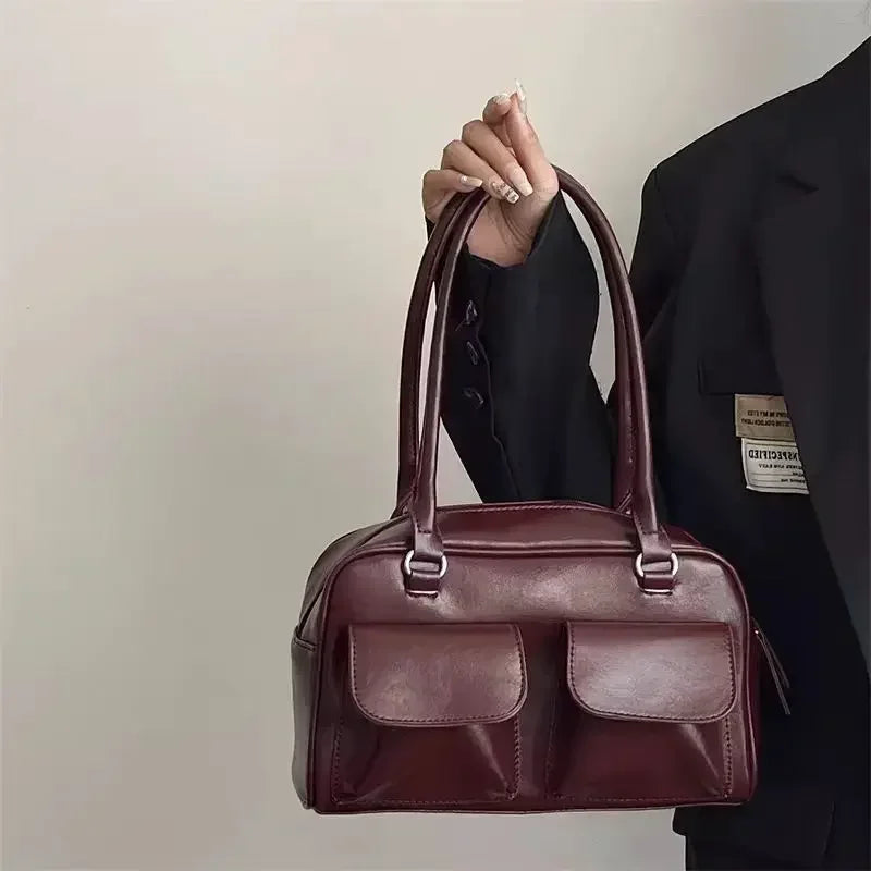 Feminine leather shoulder bag