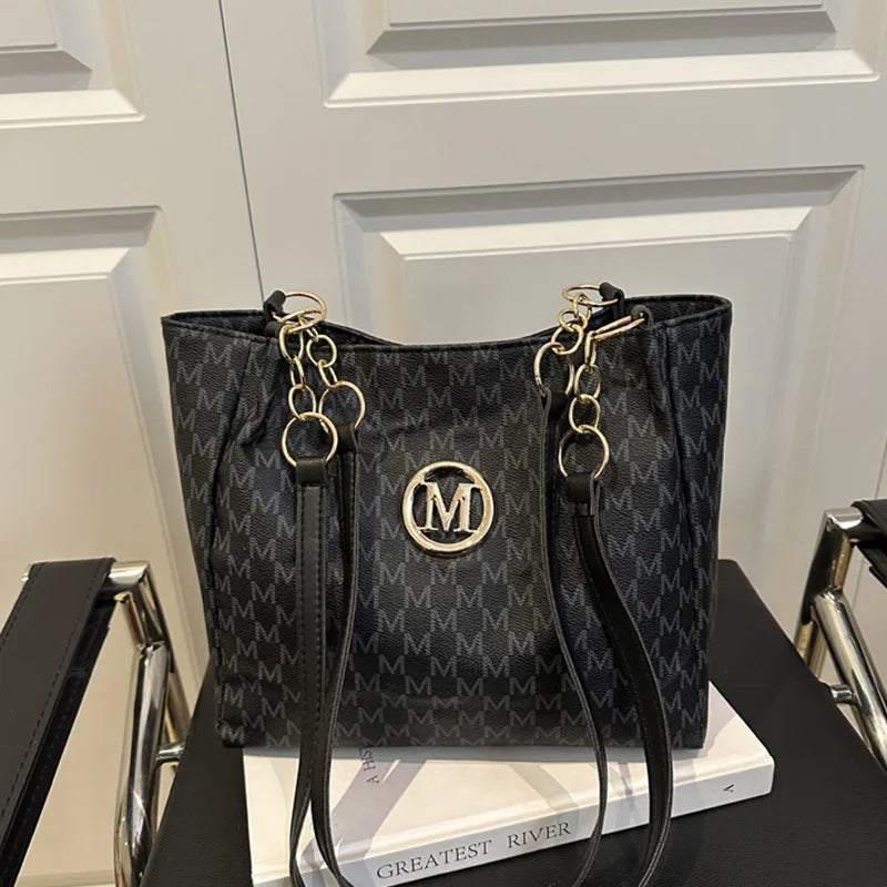 Shoulder leather tote bag with zipper