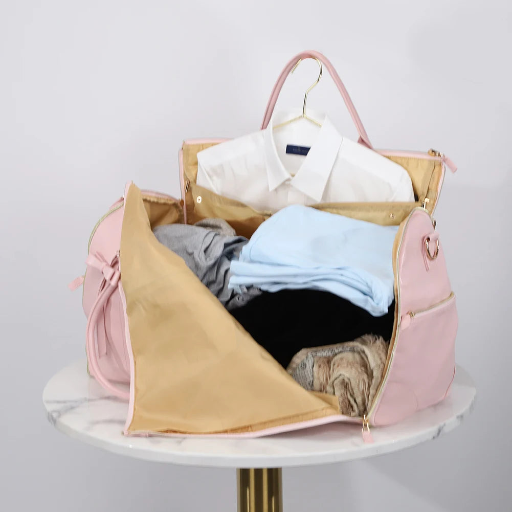 Elegant leather holdall with shoulder strap