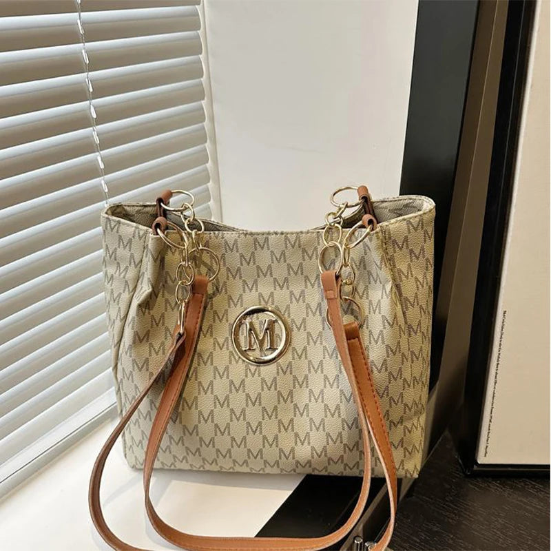Shoulder leather tote bag with zipper