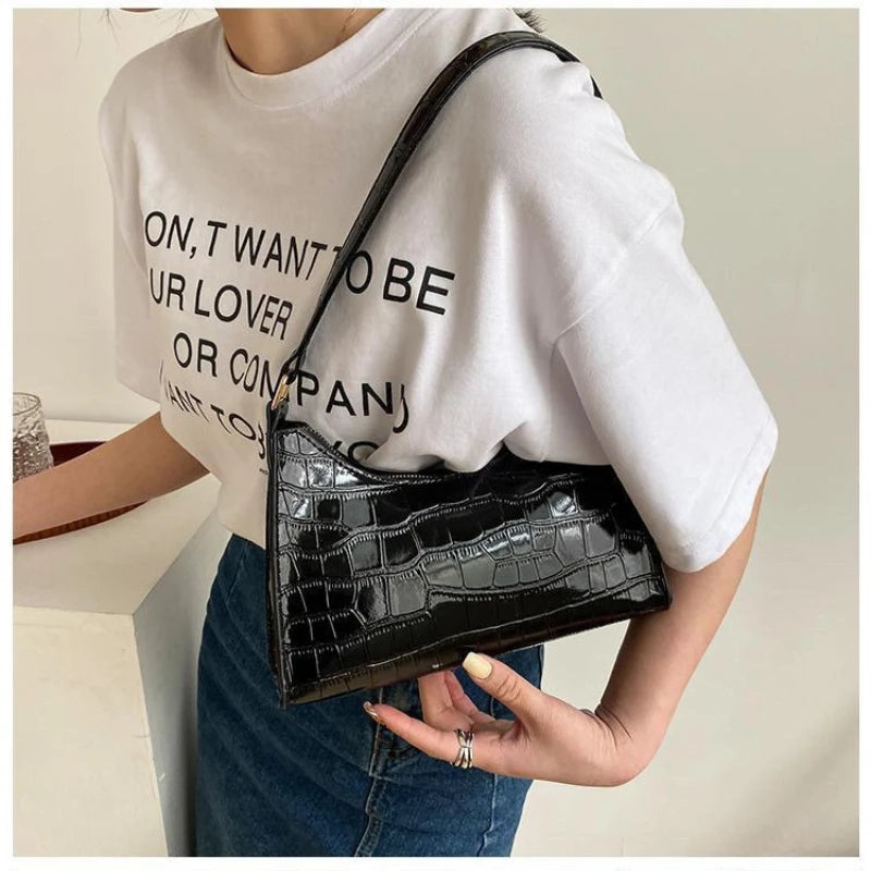 Chic leather shoulder bag