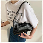 Chic leather shoulder bag