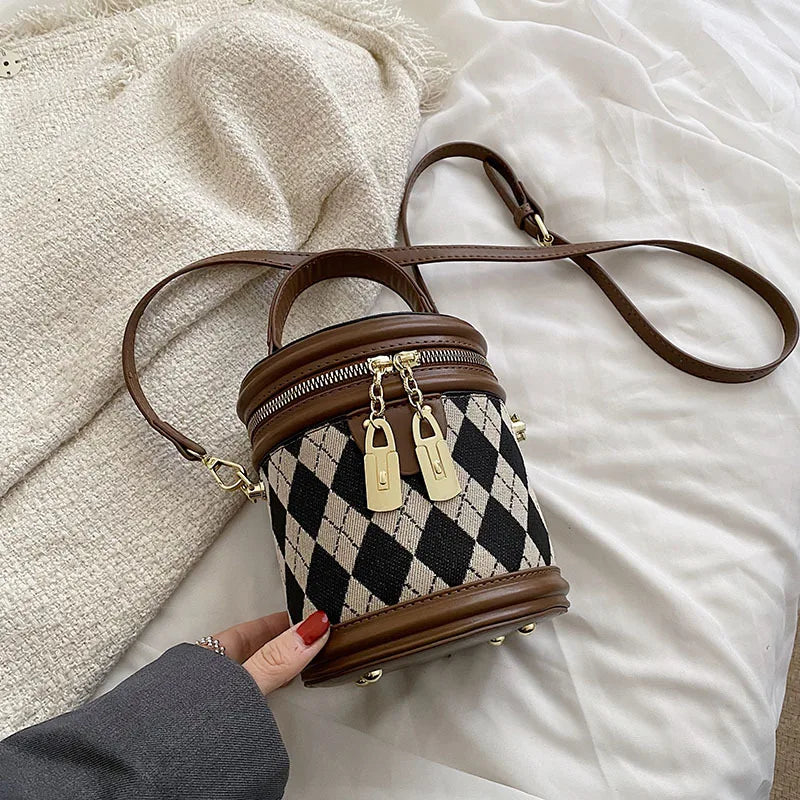 Vintage leather shoulder bag