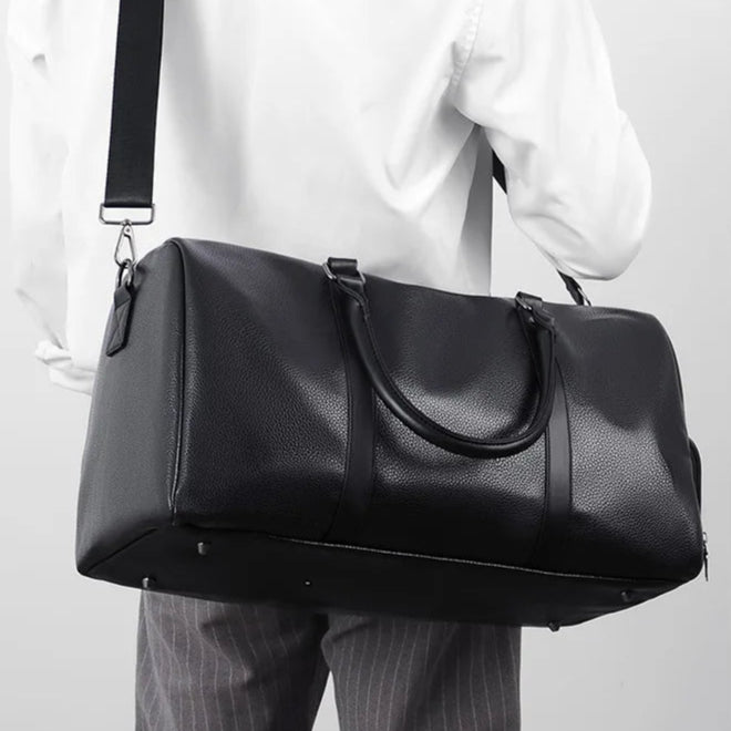 Travel-ready leather holdall