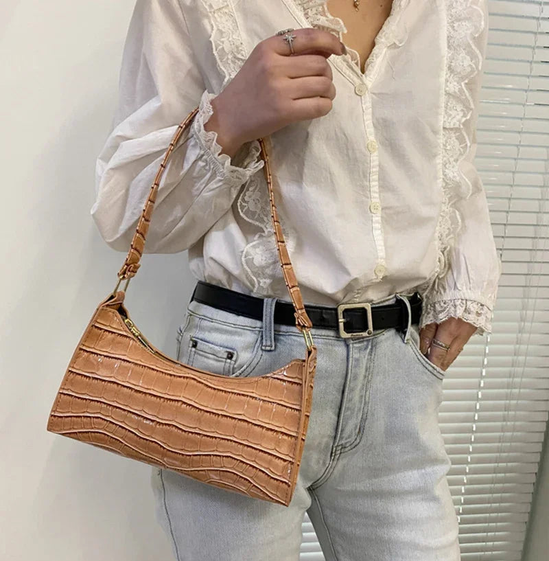 Chic leather shoulder bag