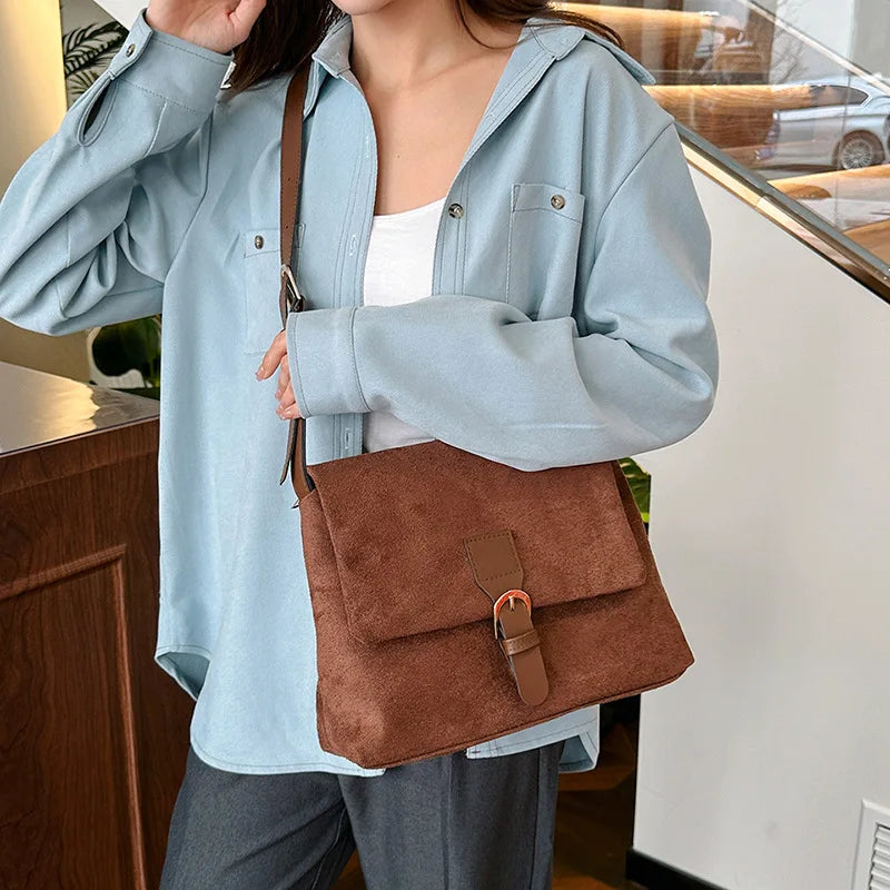 Shoulder bag in suede
