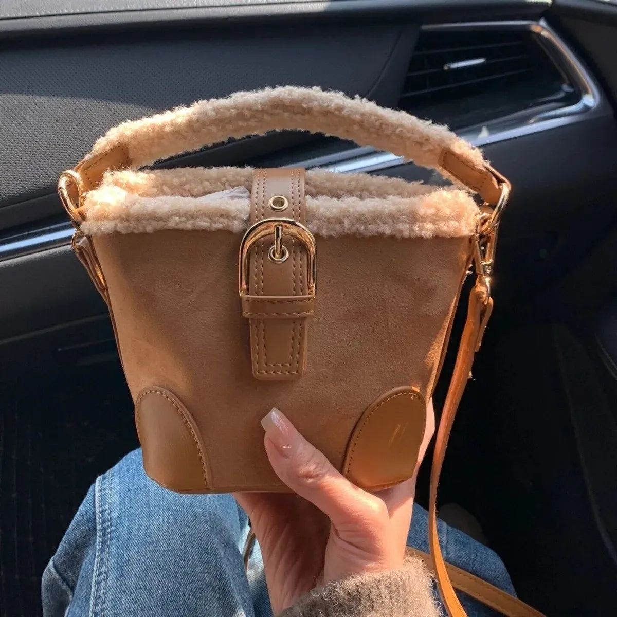 Bucket suede handbag with fake fur