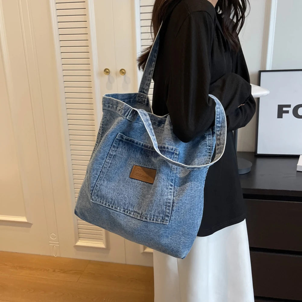 Fashion denim tote bag with leather patch