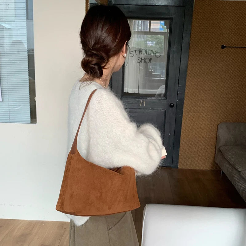 Simple suede shoulder bag with zipper pocket