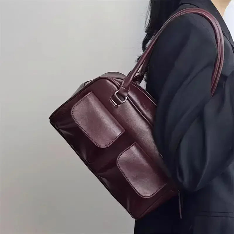Feminine leather shoulder bag
