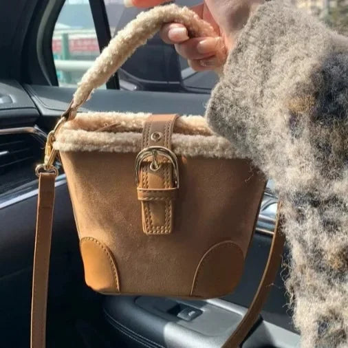 Bucket suede handbag with fake fur