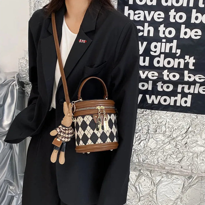 Vintage leather shoulder bag