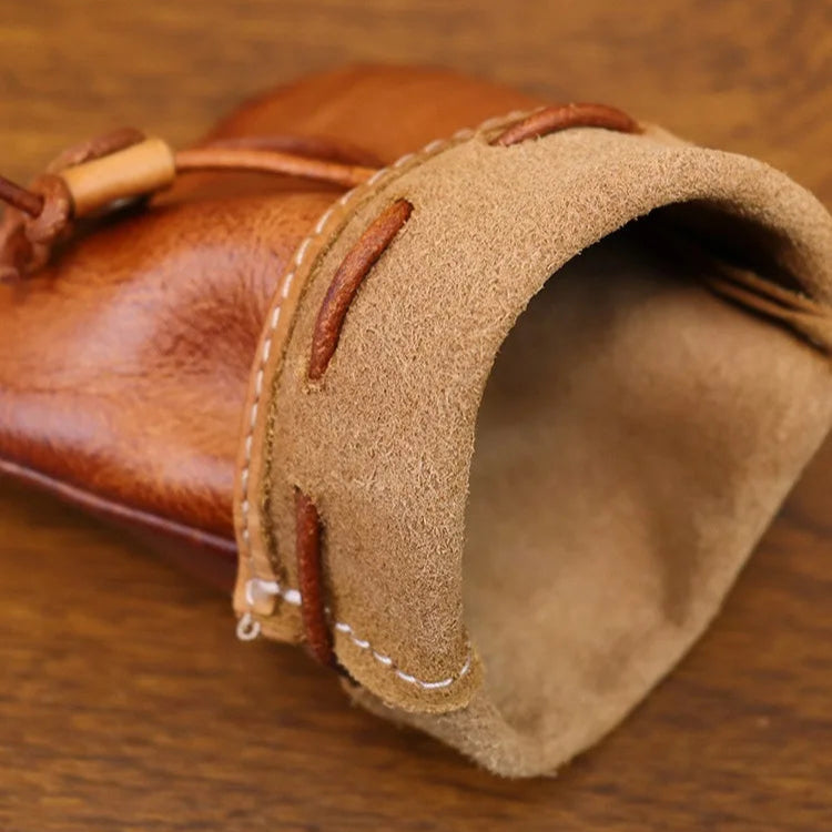Lightweight leather coin pouch