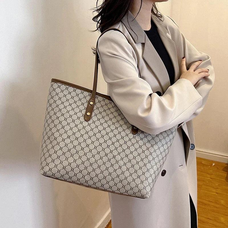 Large capacity leather shoulder tote bag