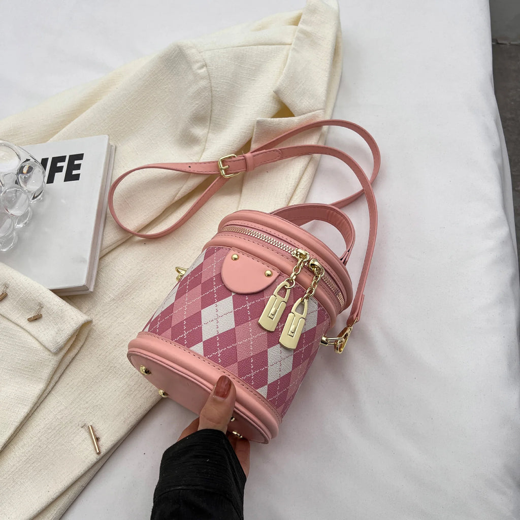 Vintage leather shoulder bag