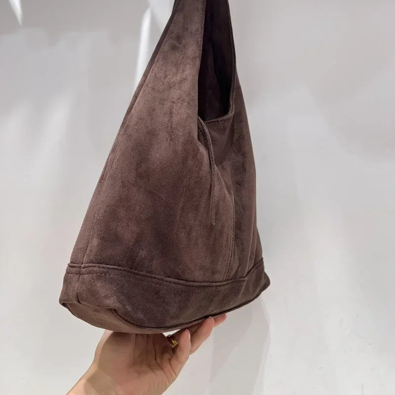 Elegant suede slouch bag