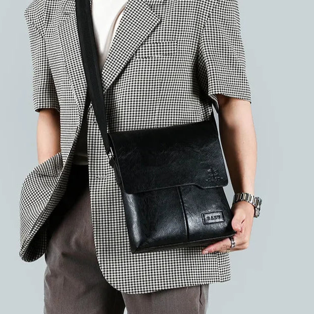 Versatile leather crossbody bag