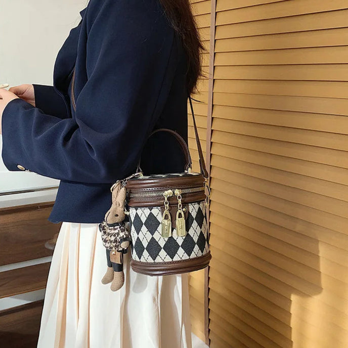 Vintage leather shoulder bag