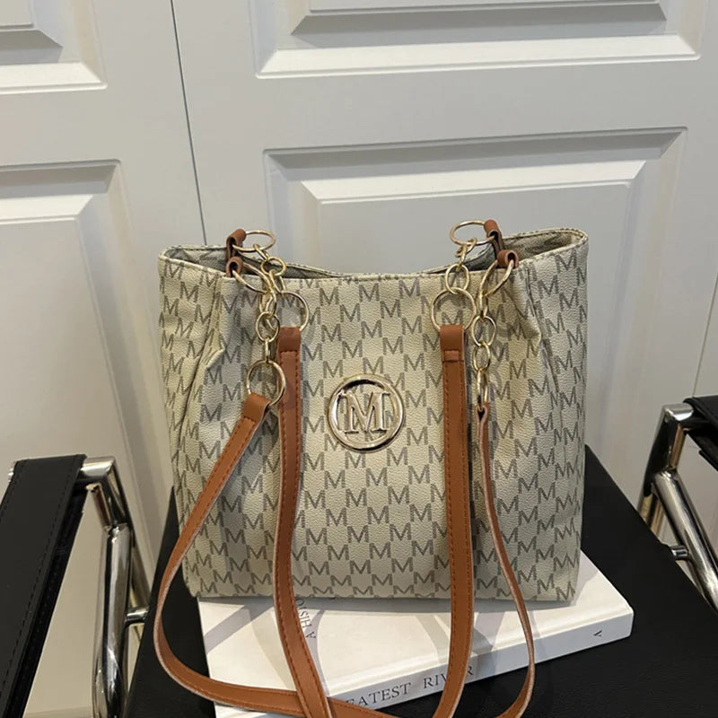 Shoulder leather tote bag with zipper